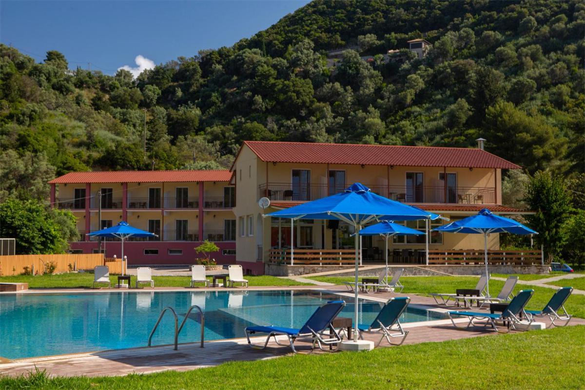 Menes Hotel Yénion 外观 照片