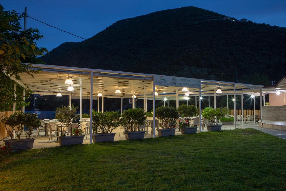 Menes Hotel Yénion 外观 照片