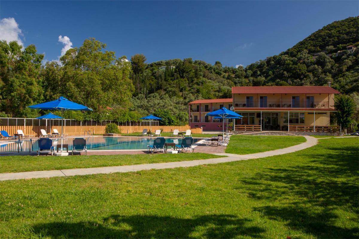 Menes Hotel Yénion 外观 照片