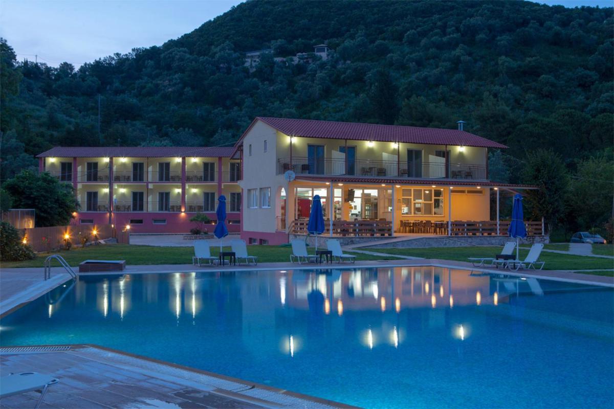 Menes Hotel Yénion 外观 照片