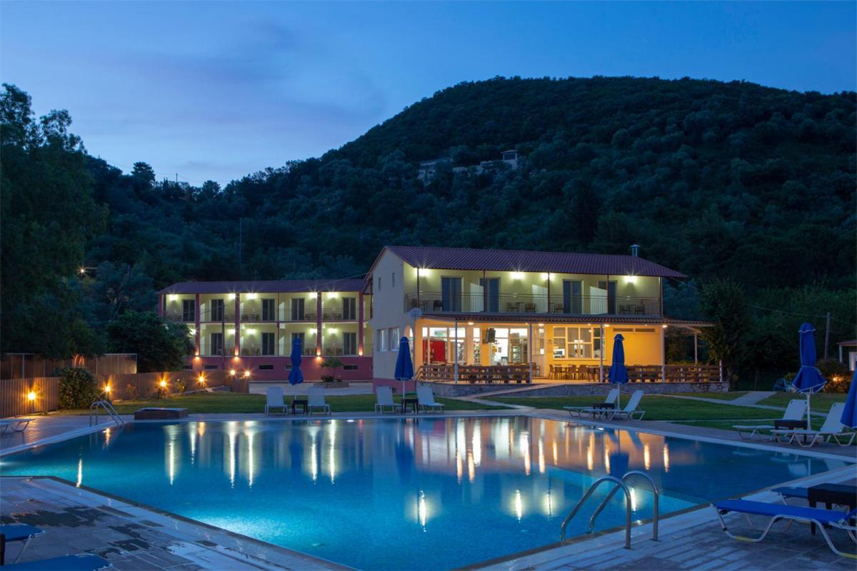 Menes Hotel Yénion 外观 照片