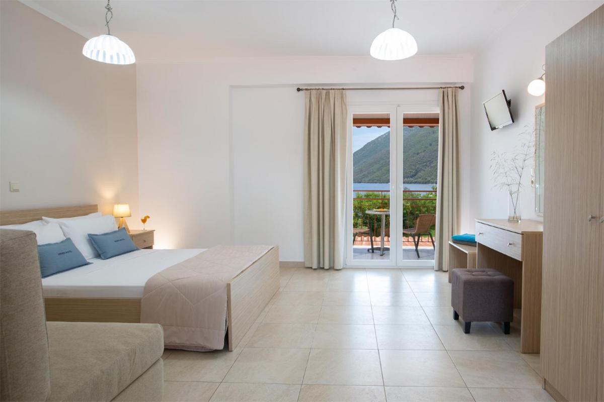 Menes Hotel Yénion 外观 照片