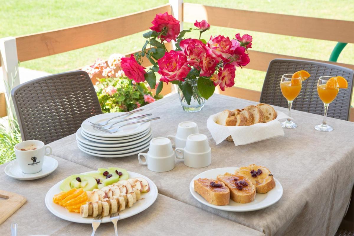 Menes Hotel Yénion 外观 照片