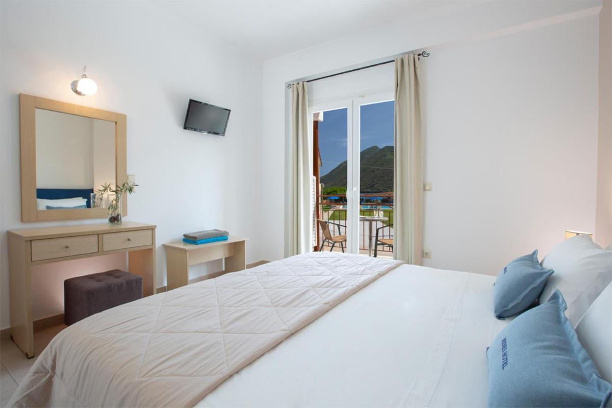 Menes Hotel Yénion 外观 照片