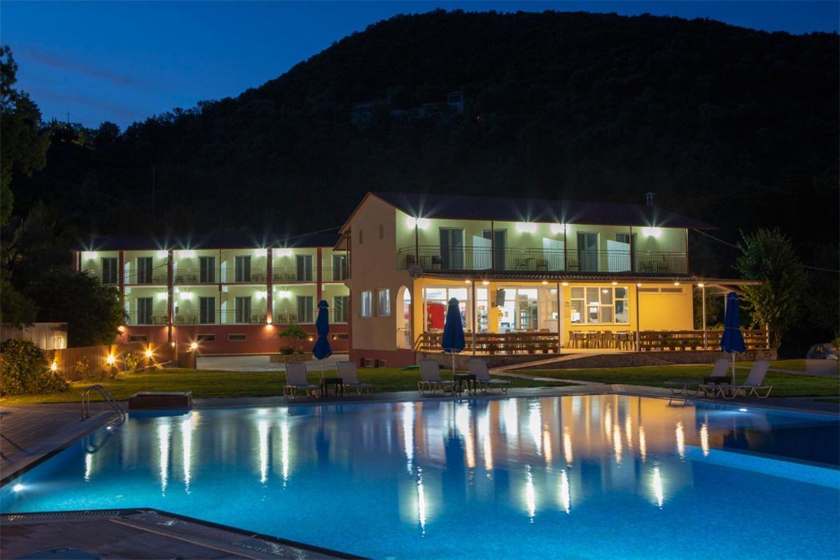Menes Hotel Yénion 外观 照片