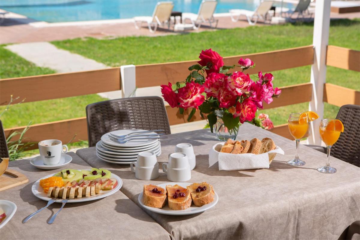 Menes Hotel Yénion 外观 照片